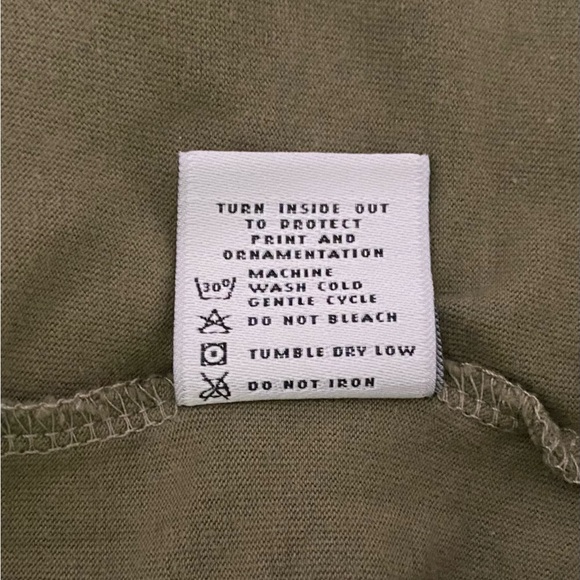 127. MARC ECKO Tee-Shirt - Men’s Size Medium - Picture 6 of 6